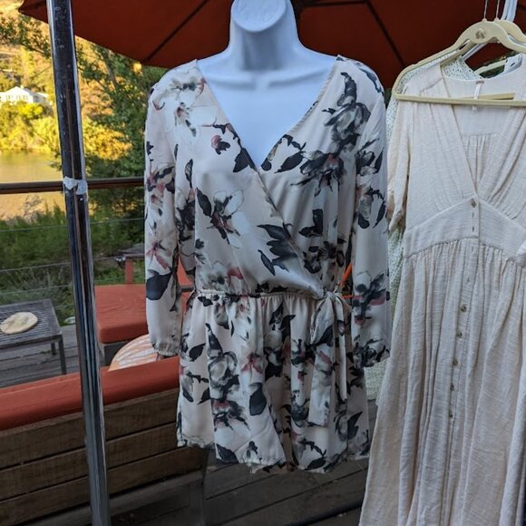 Nordstrom One Clothing Los Angeles Tie-Waist Long Sleeve Romper Size M - Picture 8 of 8